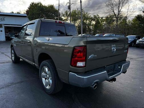 Prairie Pearlcoat 2015 RAM 1500 4WD Crew Cab 140.5" Big Horn