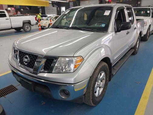 Radiant Silver 2011 Nissan Frontier 4WD Crew Cab SWB Auto SV
