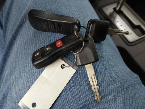 Radiant Silver 2011 Nissan Frontier 4WD Crew Cab SWB Auto SV