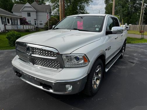 Bright White Clearcoat 2015 RAM 1500 4WD Crew Cab 140.5" Laramie
