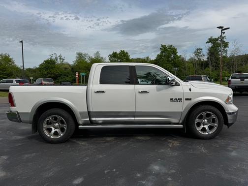 Bright White Clearcoat 2015 RAM 1500 4WD Crew Cab 140.5" Laramie