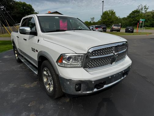 Bright White Clearcoat 2015 RAM 1500 4WD Crew Cab 140.5" Laramie