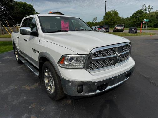 Bright White Clearcoat 2015 RAM 1500 4WD Crew Cab 140.5" Laramie
