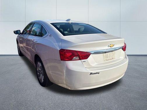 Iridescent Pearl Tricoat 2018 Chevrolet Impala 1LT