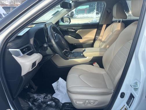 2024 Toyota Highlander Hybrid XLE