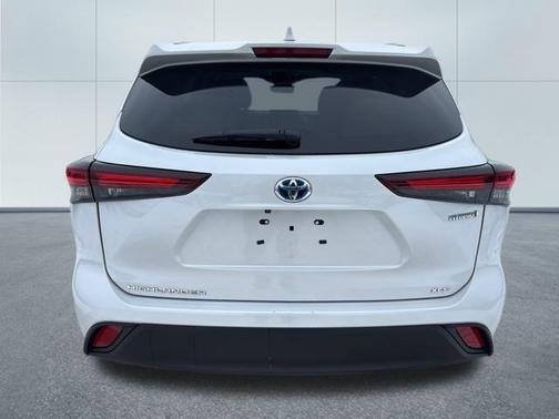2024 Toyota Highlander Hybrid XLE