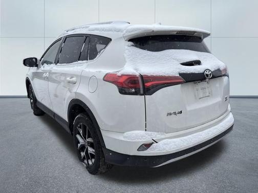 2017 Toyota RAV4 SE