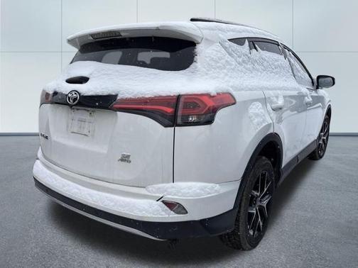 2017 Toyota RAV4 SE