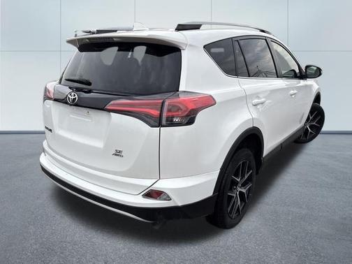 2017 Toyota RAV4 SE