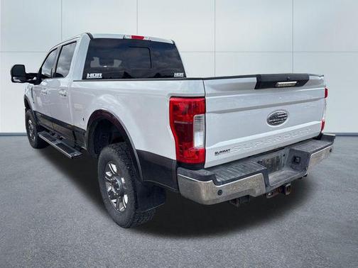Oxford White 2017 Ford F-250 Lariat