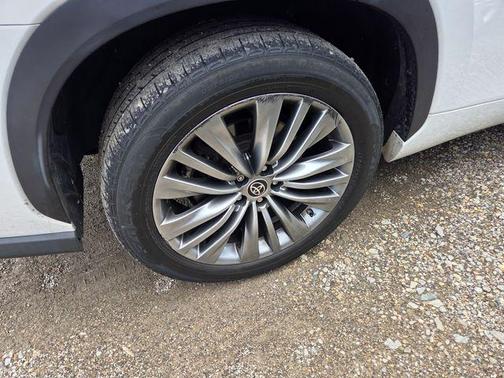 Wind Chill Pearl 2022 Toyota Highlander Platinum