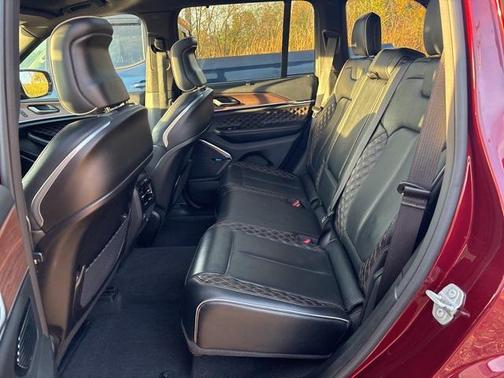 2022 Jeep Grand Cherokee Summit