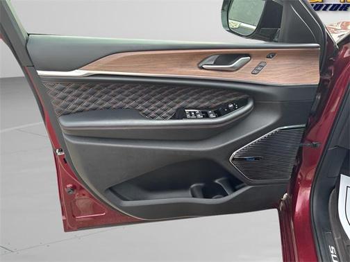 2022 Jeep Grand Cherokee Summit