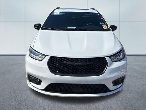 Bright White Clearcoat 2023 Chrysler Pacifica Limited