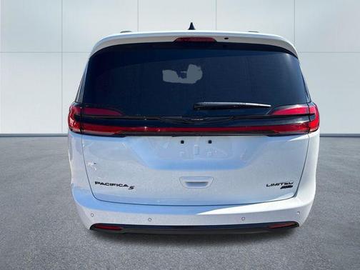 Bright White Clearcoat 2023 Chrysler Pacifica Limited