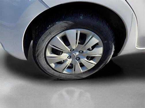 2014 Toyota Yaris L