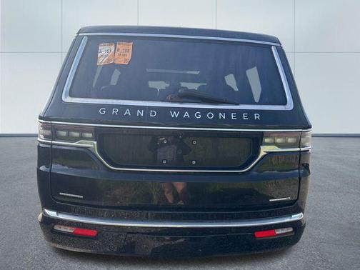 Diamond Black Crystal Pearlcoat 2022 Jeep Grand Wagoneer Series II
