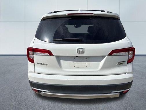 Platinum White Pearl 2021 Honda Pilot Touring 8-Passenger