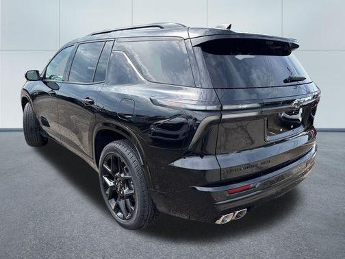 Mosaic Black Metallic 2026 Chevrolet Traverse RS