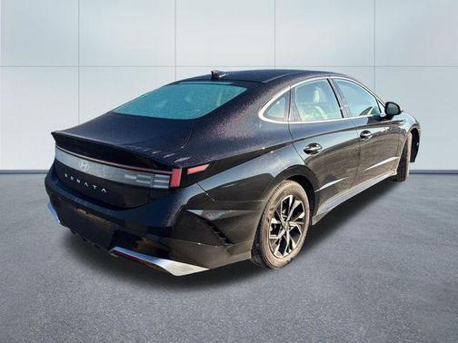 Abyss Black 2025 Hyundai SONATA SEL