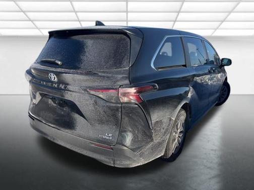 2024 Toyota Sienna LE