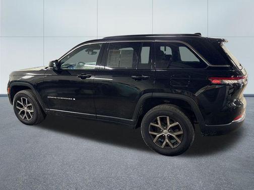 Diamond Black Crystal Pearlcoat 2024 Jeep Grand Cherokee Limited