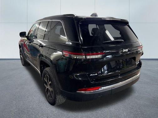 Diamond Black Crystal Pearlcoat 2024 Jeep Grand Cherokee Limited