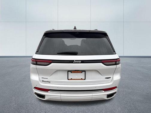 2022 Jeep Grand Cherokee Summit