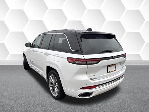 2022 Jeep Grand Cherokee Summit