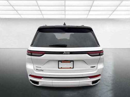 2022 Jeep Grand Cherokee Summit