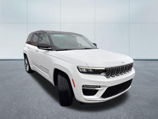 2022 Jeep Grand Cherokee Summit