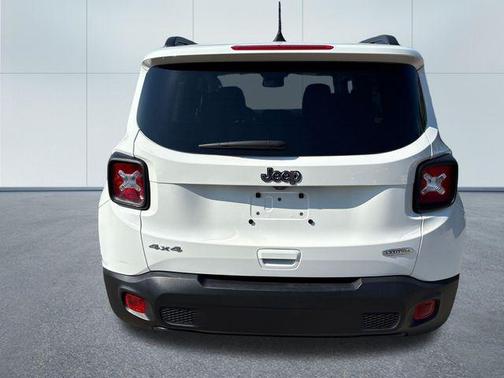 Alpine White Clearcoat 2022 Jeep Renegade Latitude