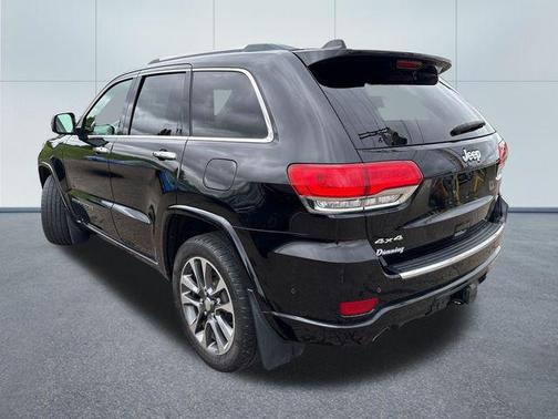 Diamond Black Crystal Pearlcoat 2018 Jeep Grand Cherokee Overland