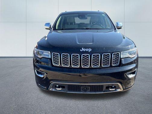 Diamond Black Crystal Pearlcoat 2018 Jeep Grand Cherokee Overland