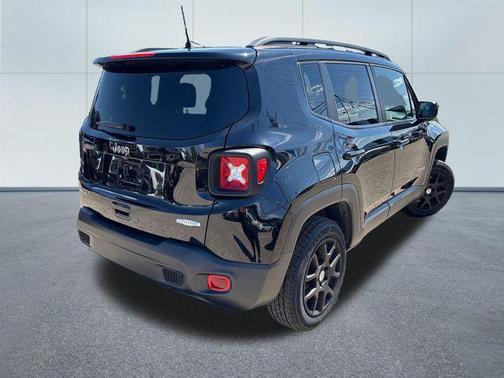 Black Clearcoat 2019 Jeep Renegade Latitude