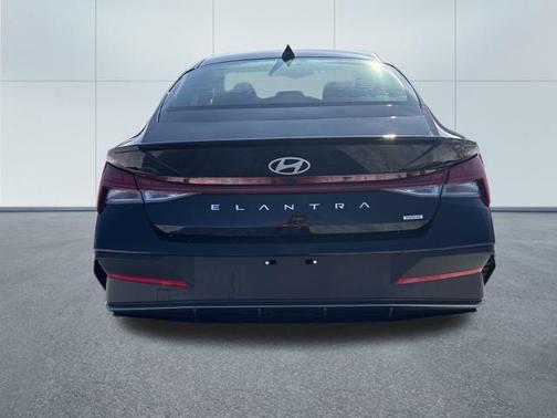 2025 Hyundai ELANTRA HEV SEL Sport