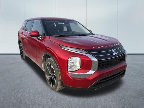 Red Diamond 2022 Mitsubishi Outlander ES 2.5 S-AWC