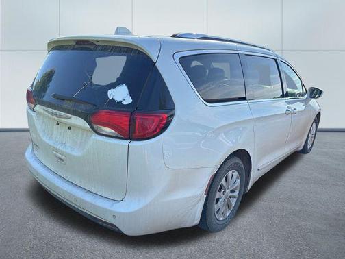 Bright White Clearcoat 2018 Chrysler Pacifica Touring-L Plus