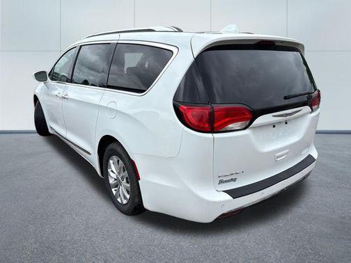 Bright White Clearcoat 2018 Chrysler Pacifica Touring-L Plus