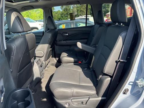 2022 Honda Pilot Touring 8-Passenger