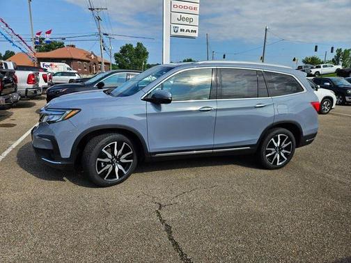 2022 Honda Pilot Touring 8-Passenger