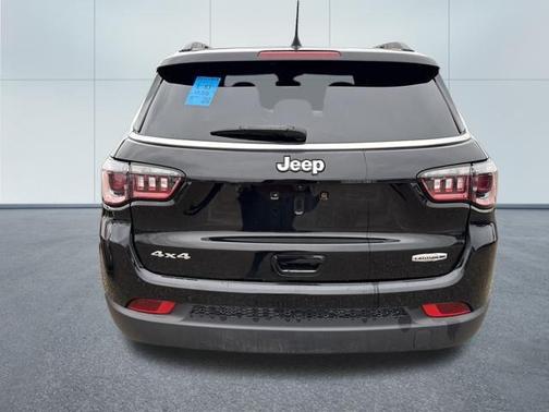 Diamond Black Crystal Pearlcoat 2023 Jeep Compass Latitude Lux