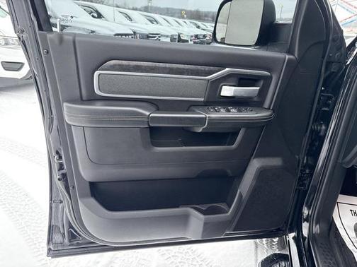 2021 RAM 2500 Big Horn Crew Cab 4x4 6'4' Box