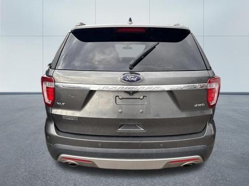 Magnetic 2017 Ford Explorer XLT