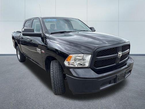 Diamond Black Crystal Pearlcoat 2023 RAM 1500 Tradesman
