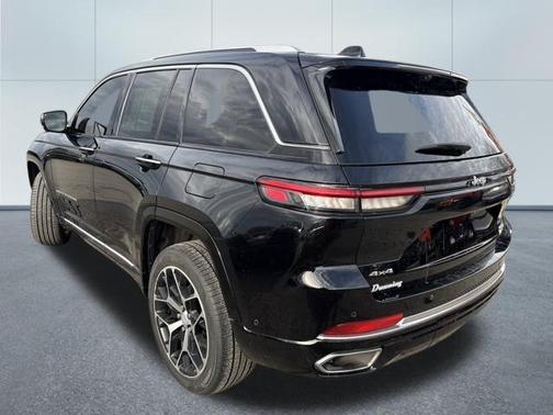 2023 Jeep Grand Cherokee Summit