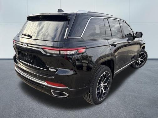 2023 Jeep Grand Cherokee Summit