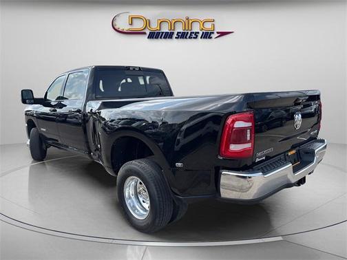 2024 RAM 3500 Laramie Crew Cab 4x4 8' Box