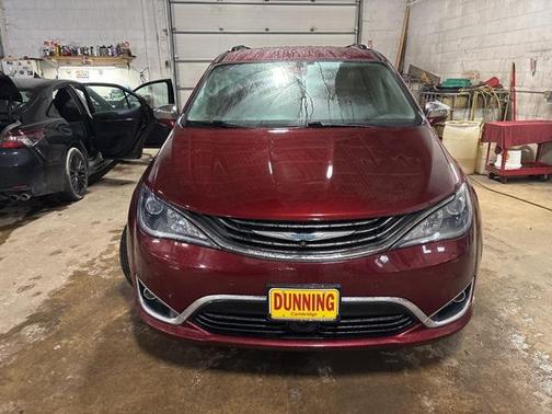 2017 Chrysler Pacifica Hybrid Platinum