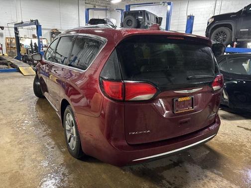 2017 Chrysler Pacifica Hybrid Platinum